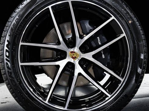 Certified 2025 Porsche Macan image 24