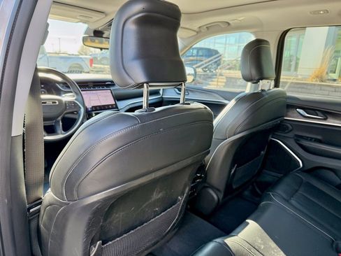 Used 2022 Jeep Grand Cherokee Limited image 11