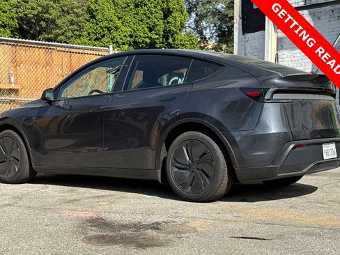 Used 2026 Tesla Model Y 2WD image 3