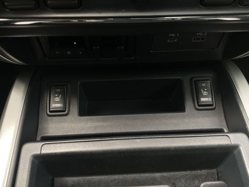 Used 2020 Nissan Titan SL w/ Moonroof Package RWD image 25