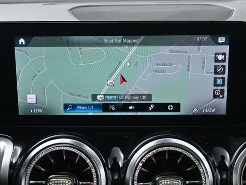 Used 2022 Mercedes-Benz GLB 250 4MATIC w/ Premium Package Lite image 30