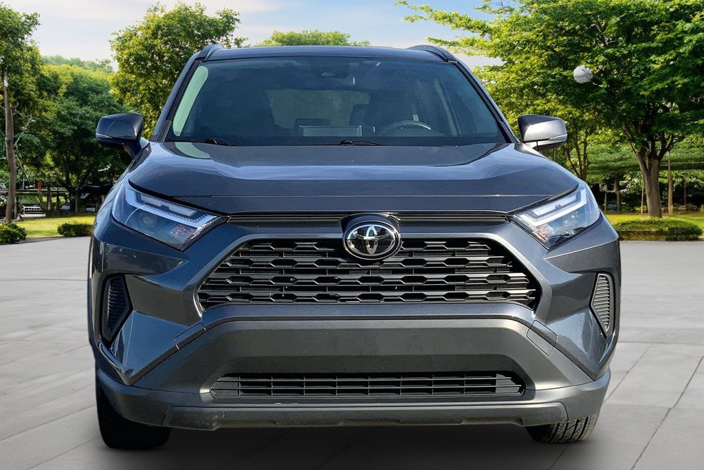 Used 2025 Toyota RAV4 LE AWD/4WD image 2