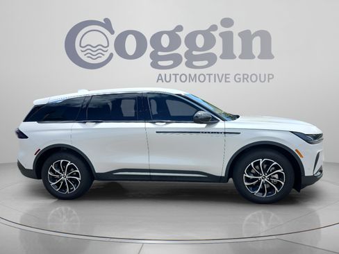 Used 2024 Lincoln Nautilus Premier AWD/4WD image 6