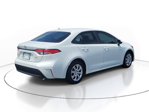 Used 2025 Toyota Corolla LE FWD image 6