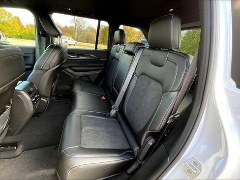 New 2025 Jeep Grand Cherokee 4WD image 10