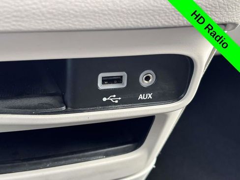 Used 2018 Chrysler Pacifica Touring-L image 21