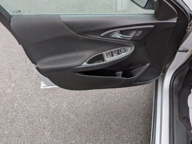 Used 2019 Chevrolet Malibu LT w/ Driver Confidence Package FWD image 6