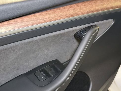 Used 2025 Tesla Model Y Long Range RWD image 19