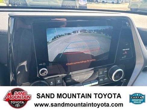 Used 2023 Toyota Highlander LE AWD/4WD image 24