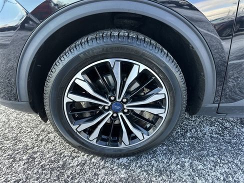 Used 2022 Ford Escape SE w/ SE Sport Appearance Package image 10