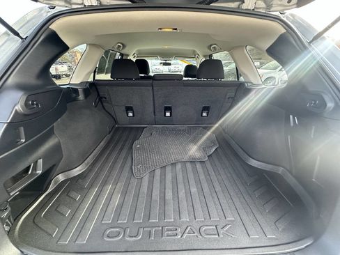 Used 2018 Subaru Outback 2.5i Premium image 6