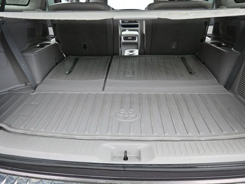 Used 2019 Toyota Highlander Limited Platinum AWD/4WD image 19