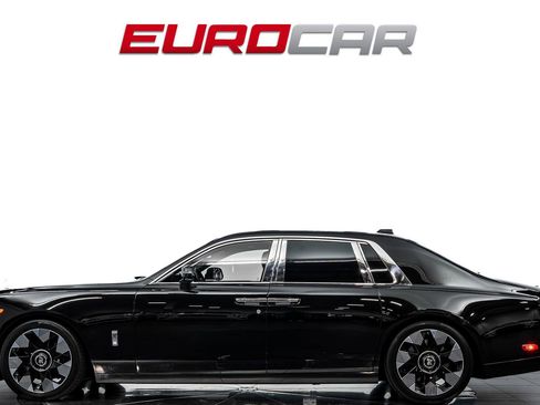 Used 2024 Rolls-Royce Phantom Sedan w/ The Phantom Package RWD image 2