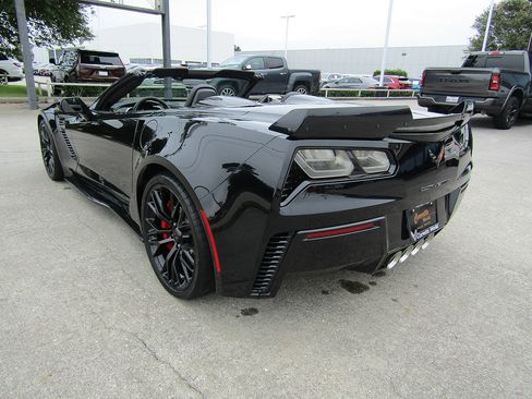 Used 2016 Chevrolet Corvette Z06 w/ 3LZ Preferred Equipment Group RWD image 7