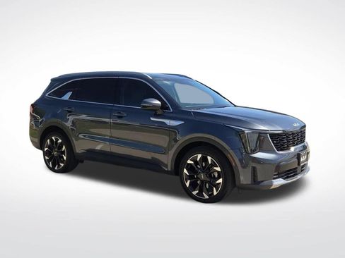 Certified 2025 Kia Sorento EX w/ Panoramic Sunroof Package FWD image 9