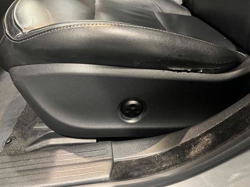 Used 2018 INFINITI QX30 Premium w/ Navigation Package image 24