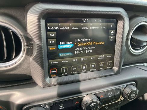 Used 2018 Jeep Wrangler Unlimited Sahara image 29