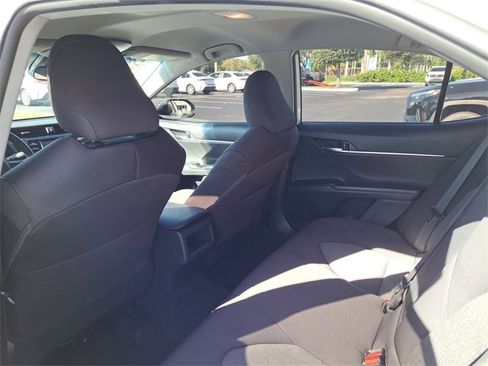 Used 2020 Toyota Camry LE image 10