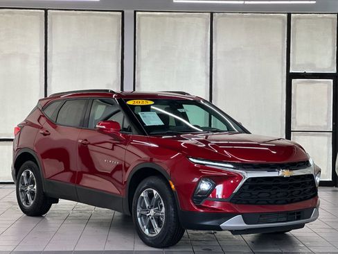 Used 2025 Chevrolet Blazer LT FWD image 1