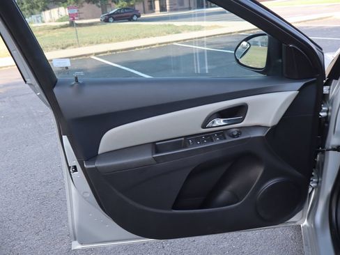 Used 2016 Chevrolet Cruze LS FWD image 23