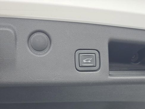 Used 2023 Chevrolet Equinox LT w/ Driver Convenience Package image 14