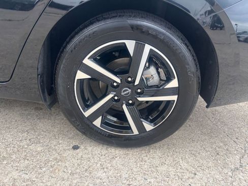 Used 2025 Nissan Sentra SV FWD image 28