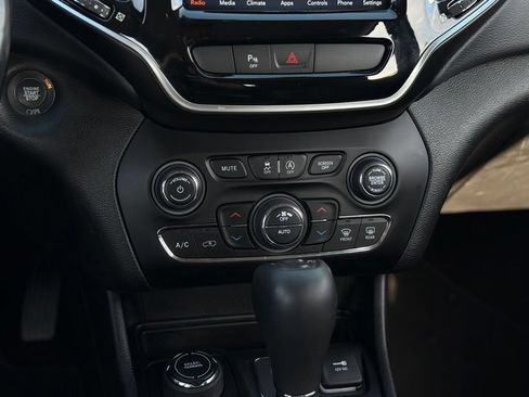 Used 2020 Jeep Cherokee Limited AWD/4WD image 21
