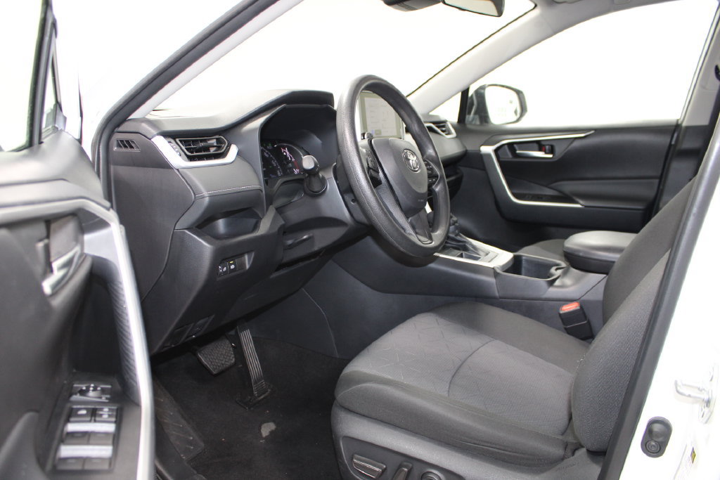 Used 2025 Toyota RAV4 XLE AWD/4WD image 14