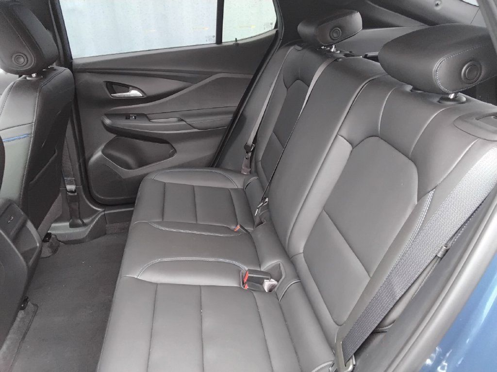 Used 2025 Buick Envista Sport Touring w/ Convenience II Package FWD image 11