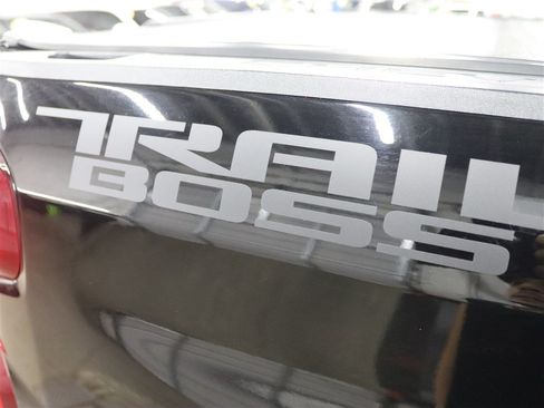 Used 2020 Chevrolet Silverado 1500 LT Trail Boss AWD/4WD image 32