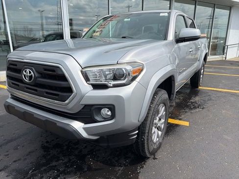 Used 2017 Toyota Tacoma SR5 image 13