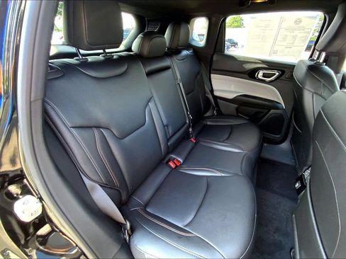 Certified 2024 Jeep Compass Limited w/ Sun and Sound Group AWD/4WD image 19