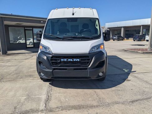 Used 2024 RAM ProMaster 2500 w/ Convenience Group FWD image 9