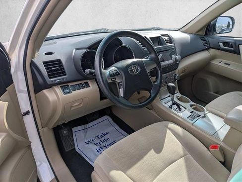 Used 2012 Toyota Highlander FWD image 10
