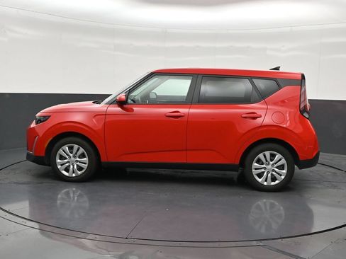 Used 2023 Kia Soul LX FWD image 2