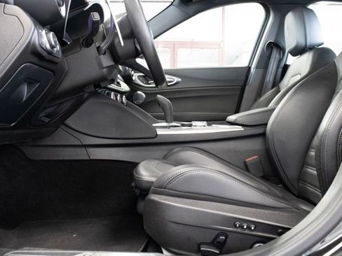 Used 2022 Alfa Romeo Giulia Veloce image 10