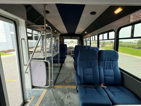 Used 2011 Ford E-450 and Econoline 450 Super Duty w/ Shuttle Bus Prep Pkg image 17