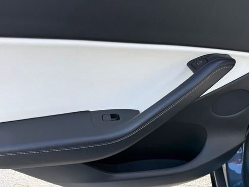 Used 2022 Tesla Model Y Performance image 22