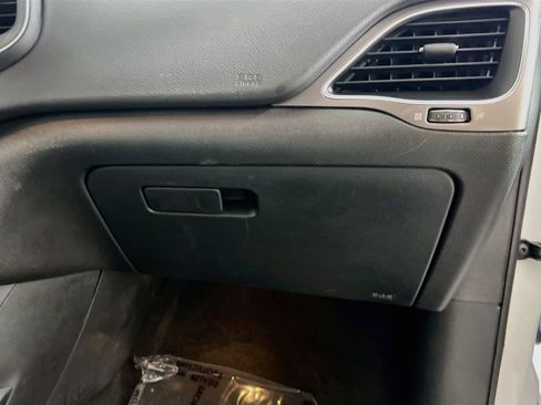 Used 2022 Jeep Cherokee Latitude Lux FWD image 34