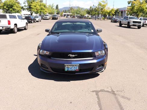 Used 2010 Ford Mustang Convertible RWD image 2