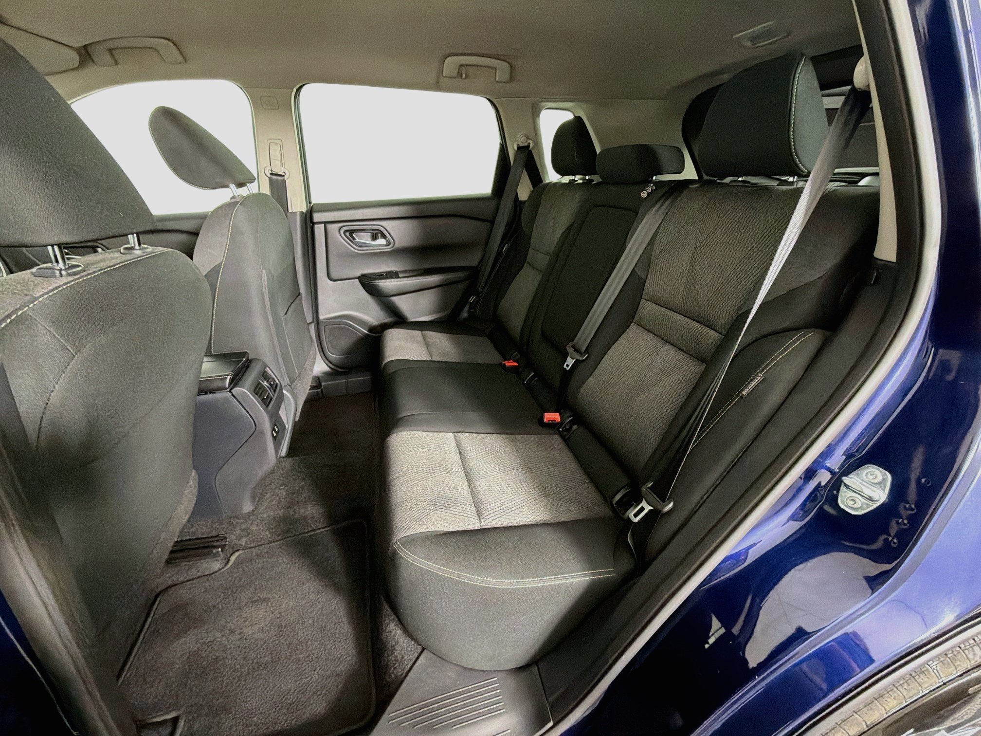 Used 2025 Nissan Rogue SV FWD image 27