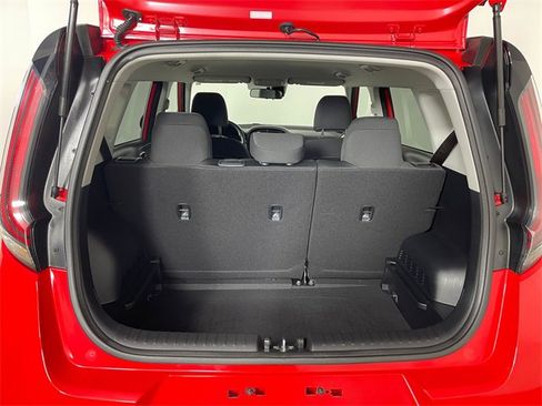 Certified 2025 Kia Soul LX w/ LX Technology Package image 18