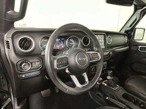 Used 2023 Jeep Wrangler Unlimited Sahara w/ Cold Weather Group AWD/4WD image 12