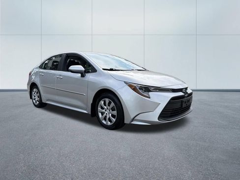 Used 2025 Toyota Corolla LE FWD image 4
