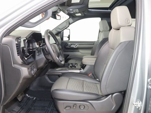 Used 2025 Chevrolet Silverado 2500 ZR2 image 12