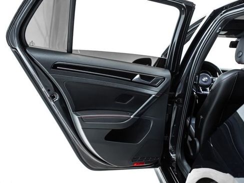 Used 2017 Volkswagen GTI SE image 17