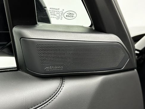 Used 2025 Land Rover Range Rover Long Wheelbase SE image 16