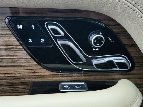 Used 2019 Land Rover Range Rover HSE image 19