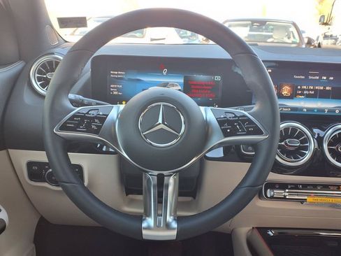 Used 2025 Mercedes-Benz GLA 250 image 12
