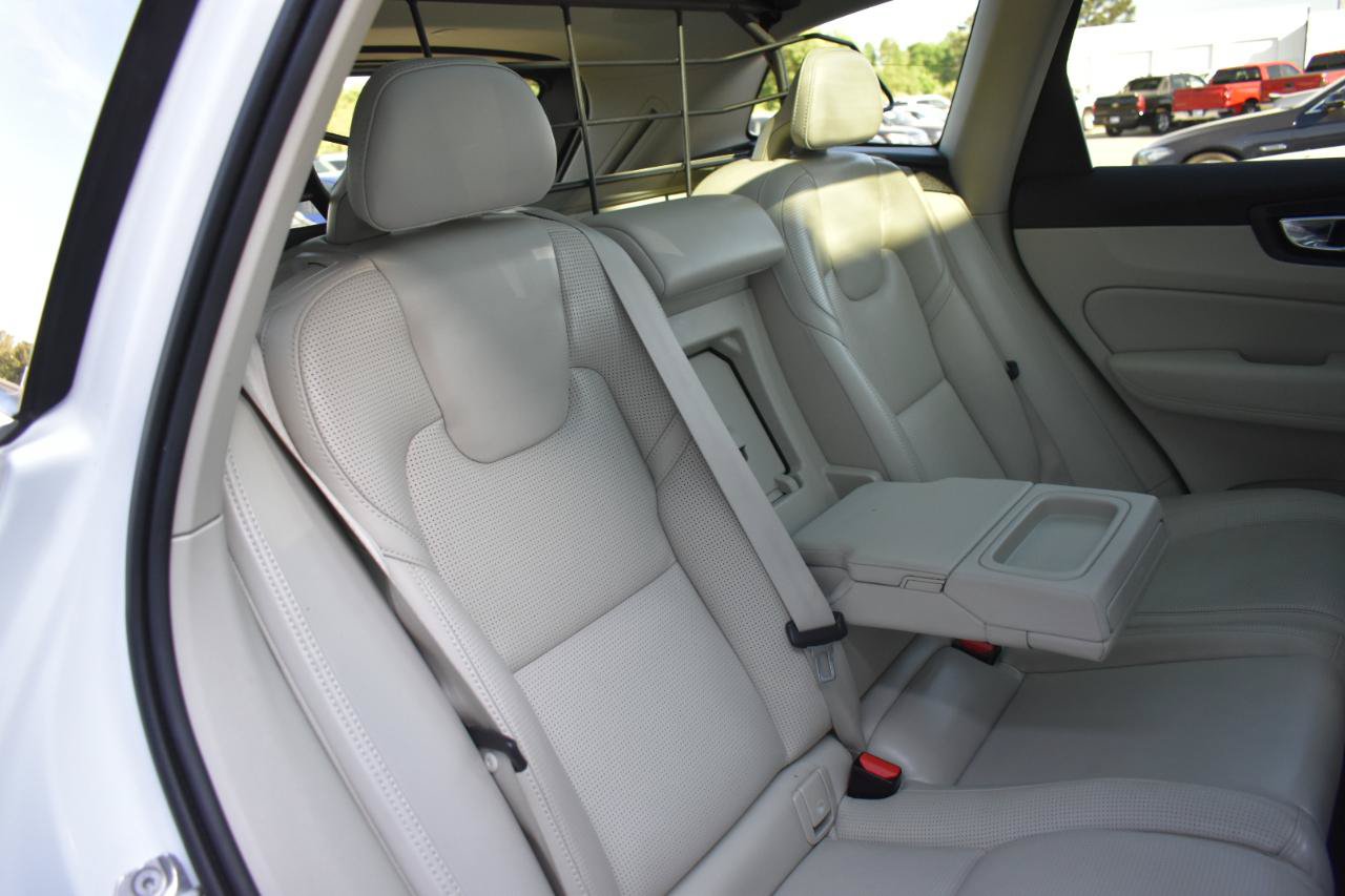 Used 2019 Volvo XC60 T8 Inscription w/ Advanced Package AWD/4WD image 28